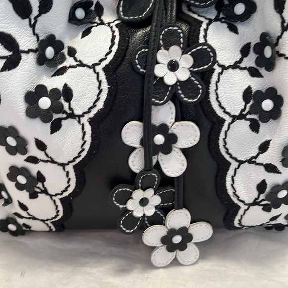 Isabella Fiore Flowers Satchel - Picture 4 of 16